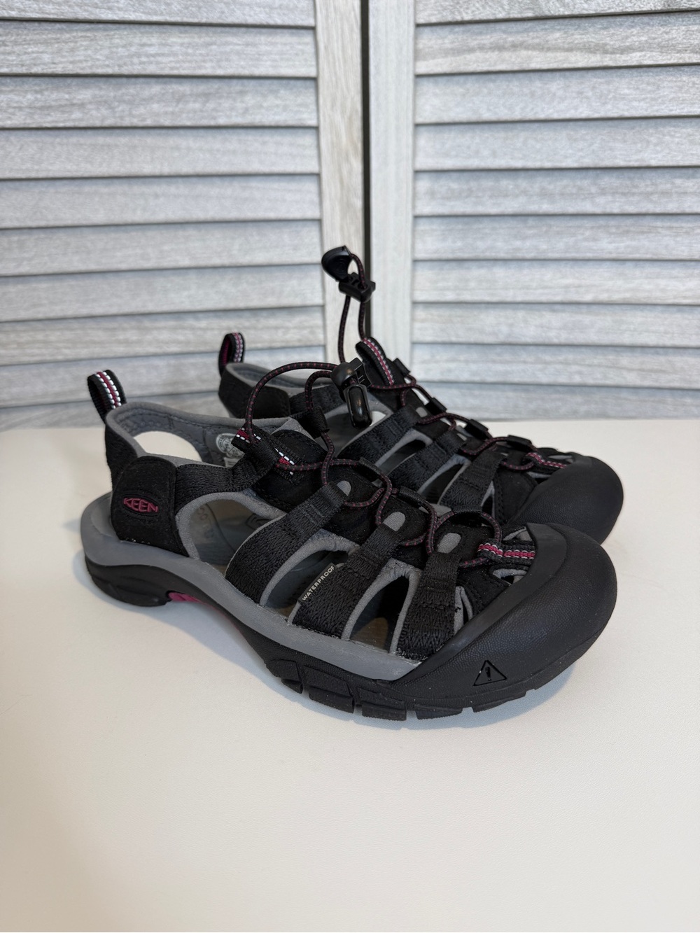 Keen Women’s Newport H2 Sandals Right Foot 7.5 Left Foot 7